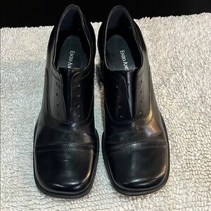 Size 7.5 Enzo Angiolini Black Leather shoes 2” block heel